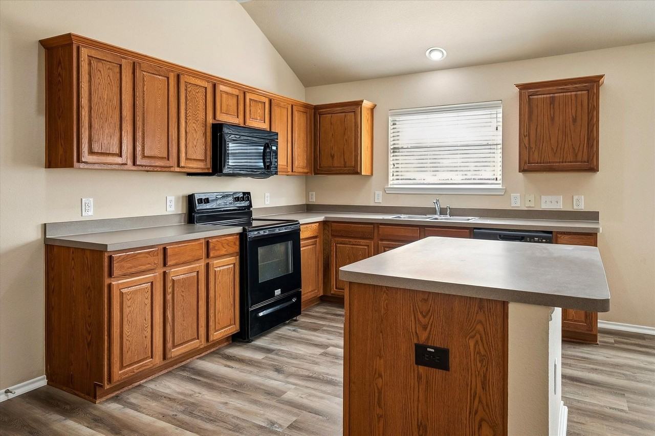 8701 Sagebrush Trl - Photo 7 of 14