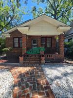 featured image of 7 E Victory Dr