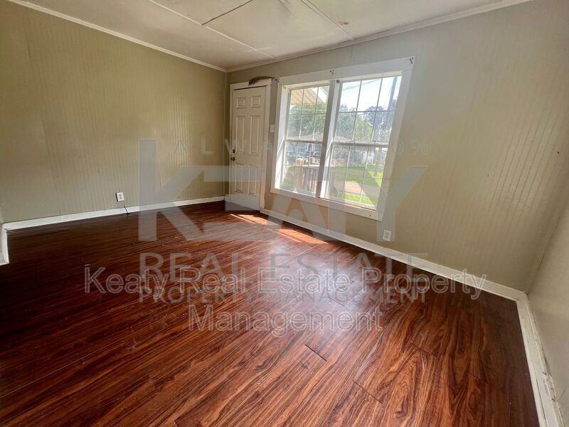 109 Dora St - Photo 3 of 19
