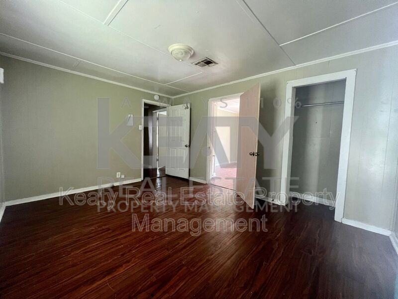 109 Dora St - Photo 4 of 19