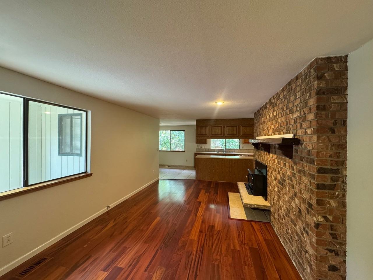 4208 31st Avenue Ct - Photo 5 of 25