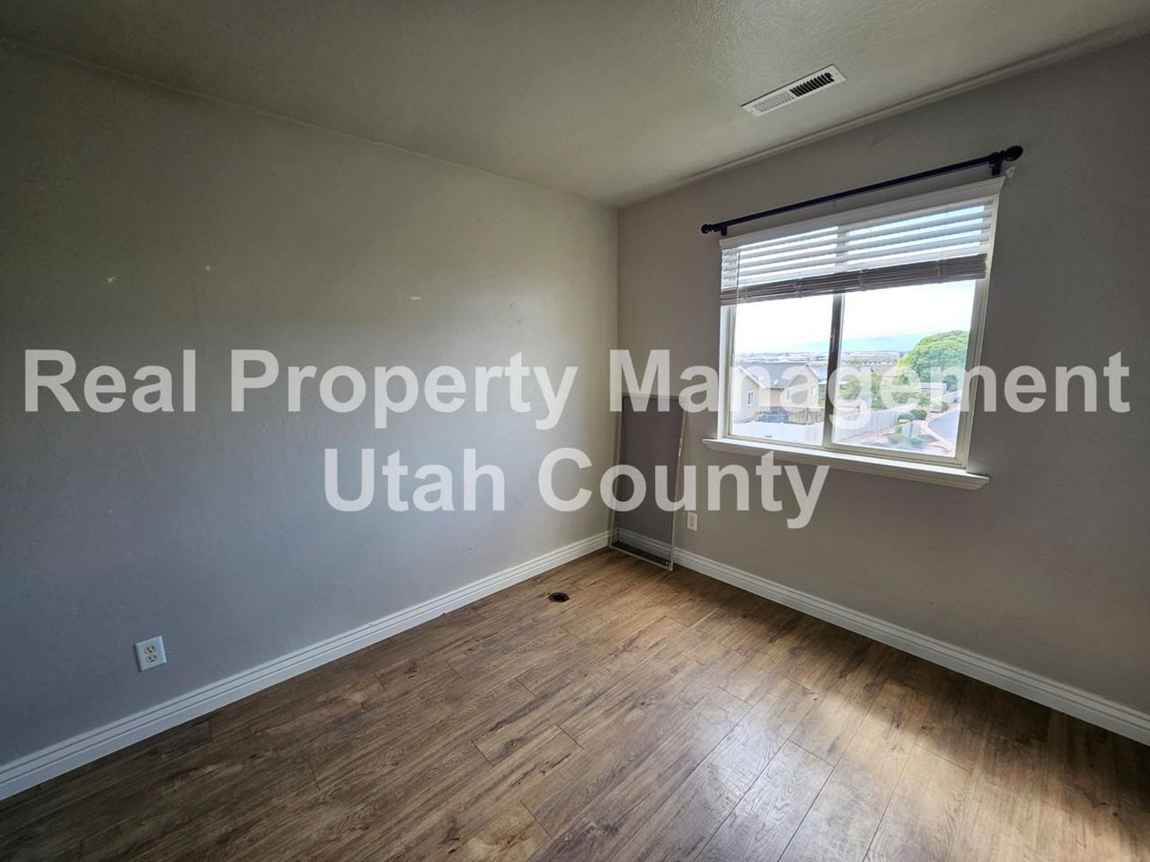 1708 E Ridgefield Rd - Photo 5 of 28