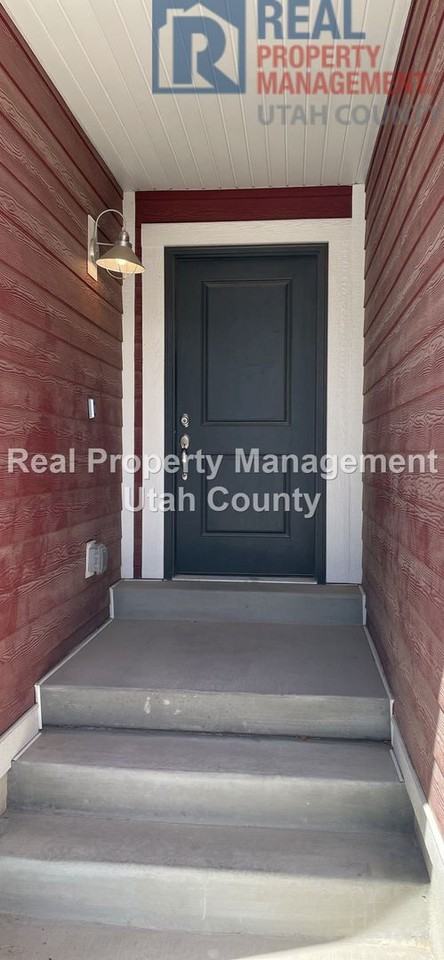 487 S Fox Chase Ln - Photo 2 of 34