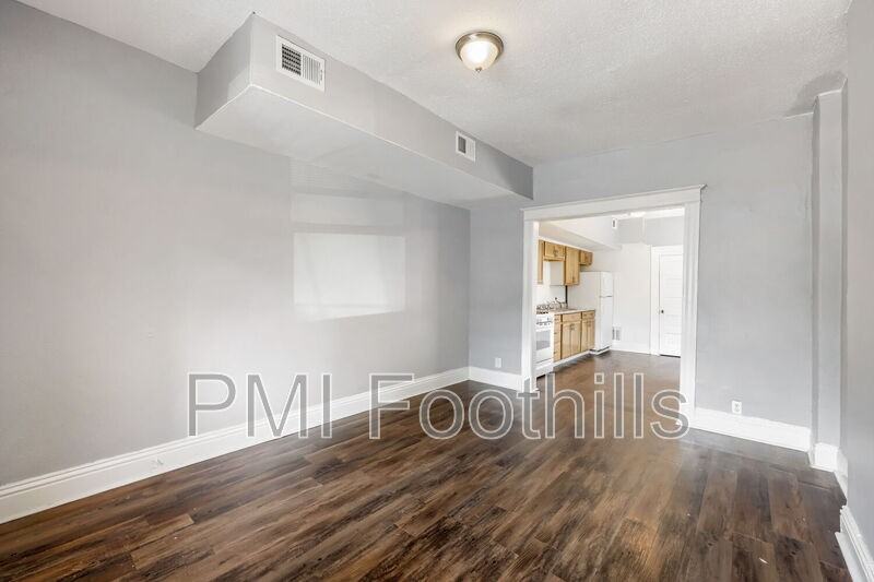 420 Fox St - Photo 3 of 13