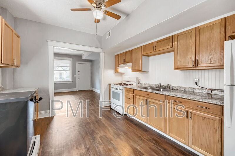 420 Fox St - Photo 5 of 13