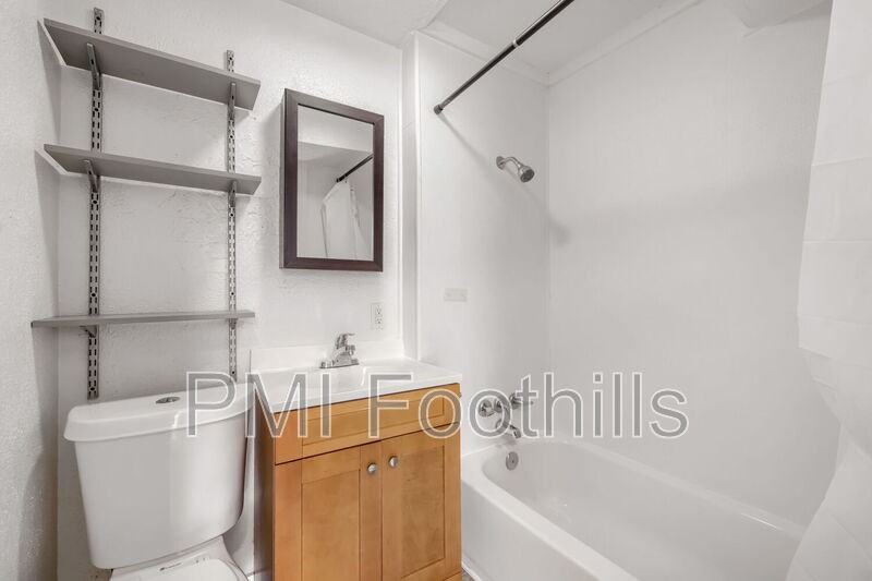 420 Fox St - Photo 7 of 13