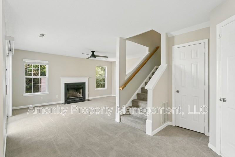 321 Warwick Landing Pkwy - Photo 3 of 27
