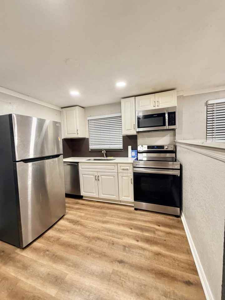 1103 Grant Ave - Photo 5 of 12