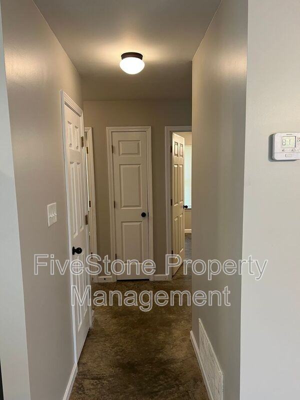 3805 Lake Park Cv - Photo 4 of 12