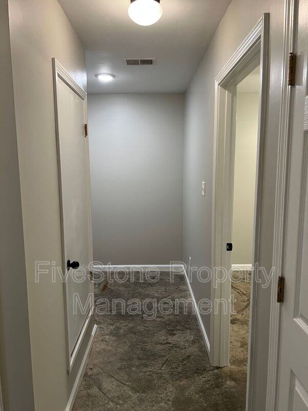 3805 Lake Park Cv - Photo 5 of 12