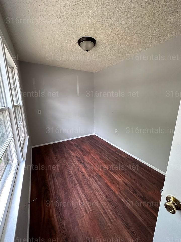 4722-4724 4722-4724 E 8th St N - 4724 E 8th St N - Photo 6 of 9