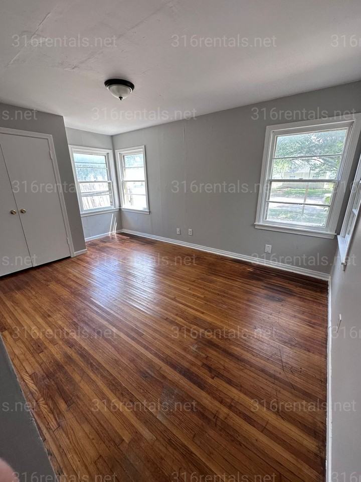4722-4724 4722-4724 E 8th St N - 4724 E 8th St N - Photo 7 of 9