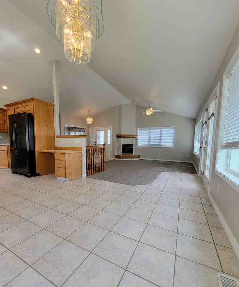5204 E 65th S - Photo 5 of 33
