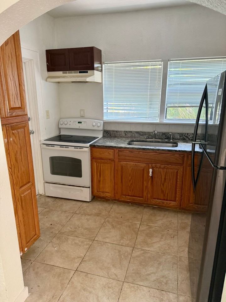 1825 23rd St S - Photo 5 of 23