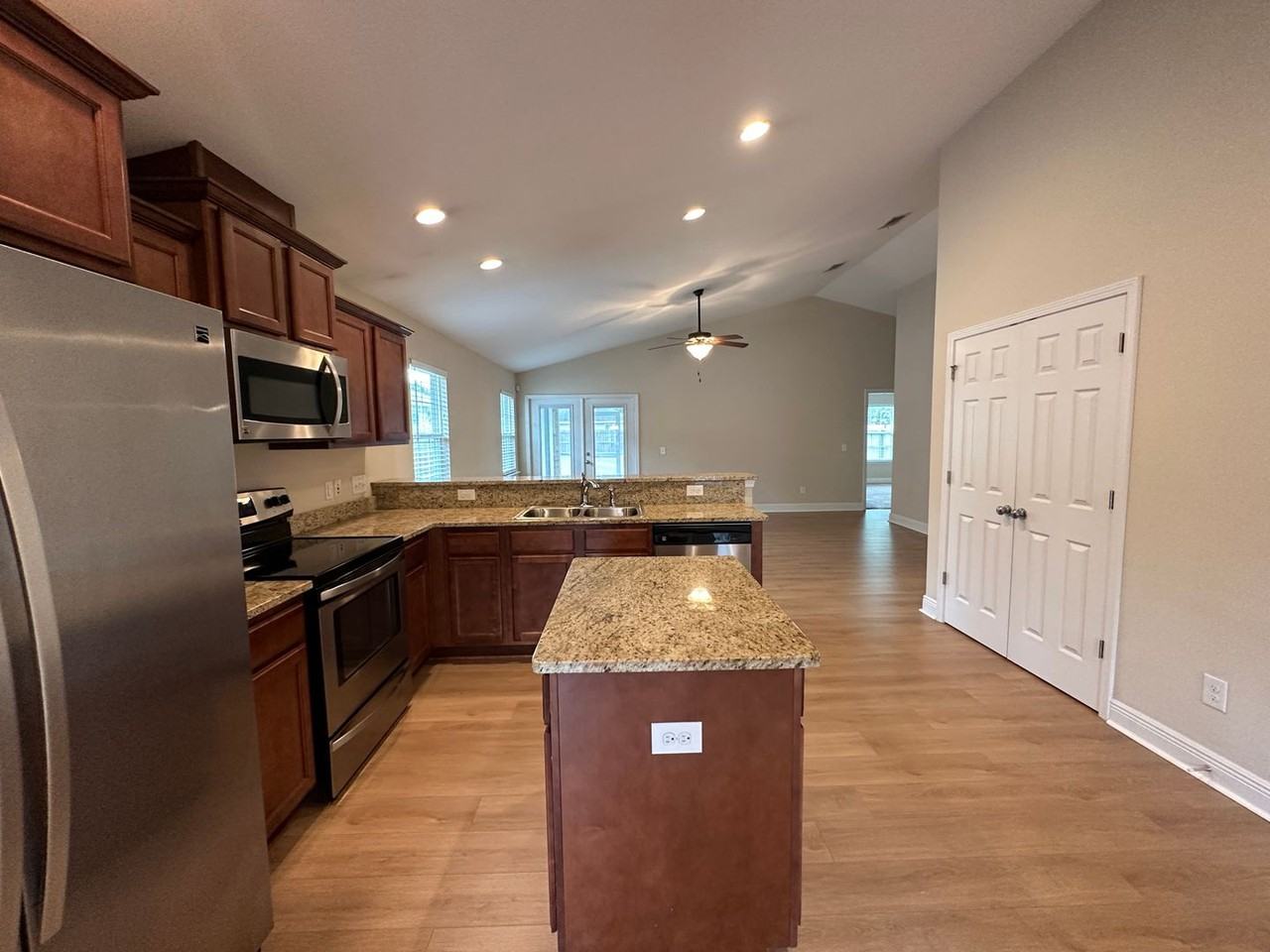 5085 Teresa Dr - Photo 6 of 23