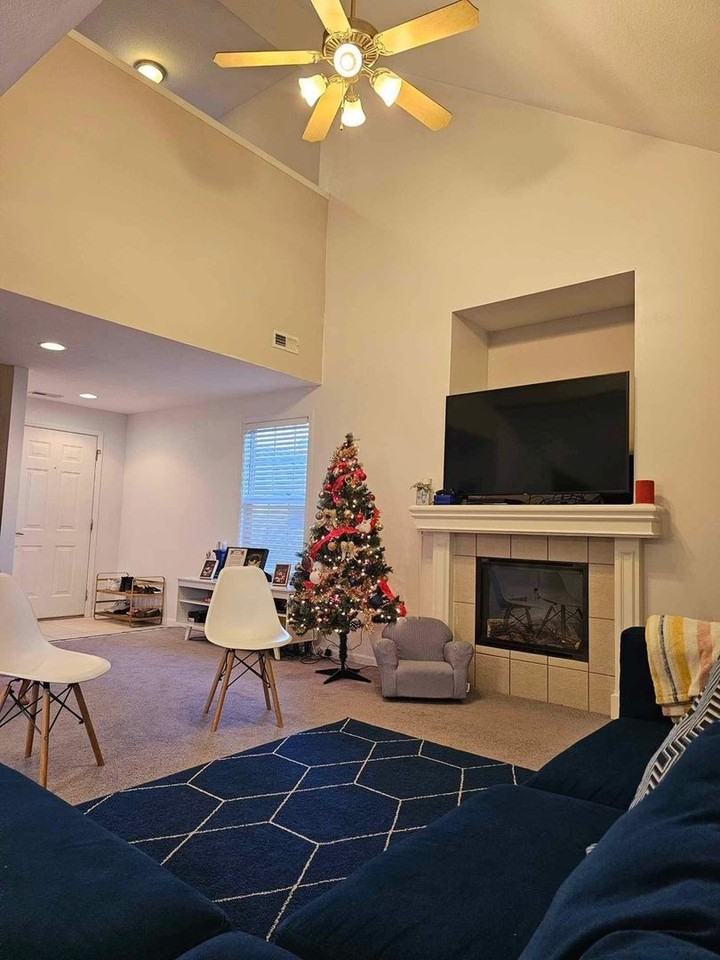 2749 Elm Creek Dr - Photo 3 of 15