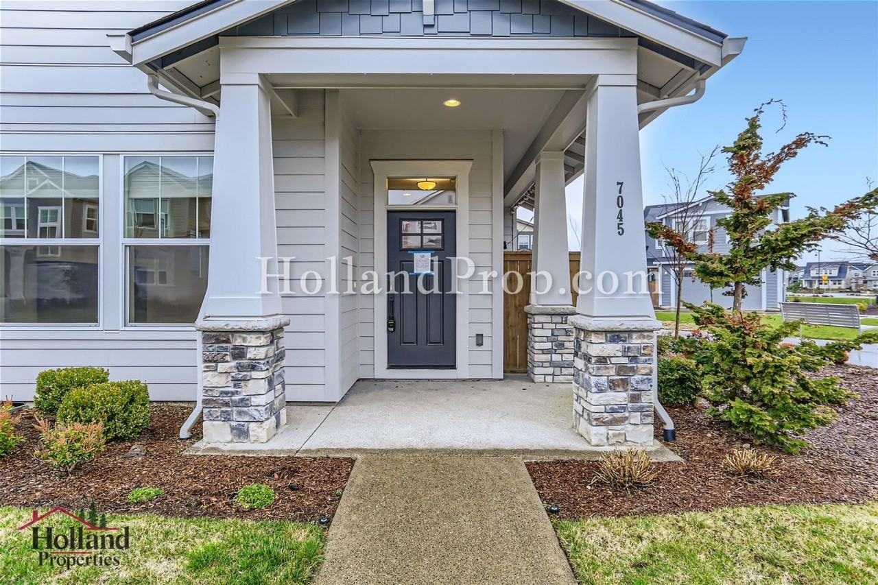 7045 Se Genrosa St - Photo 2 of 18