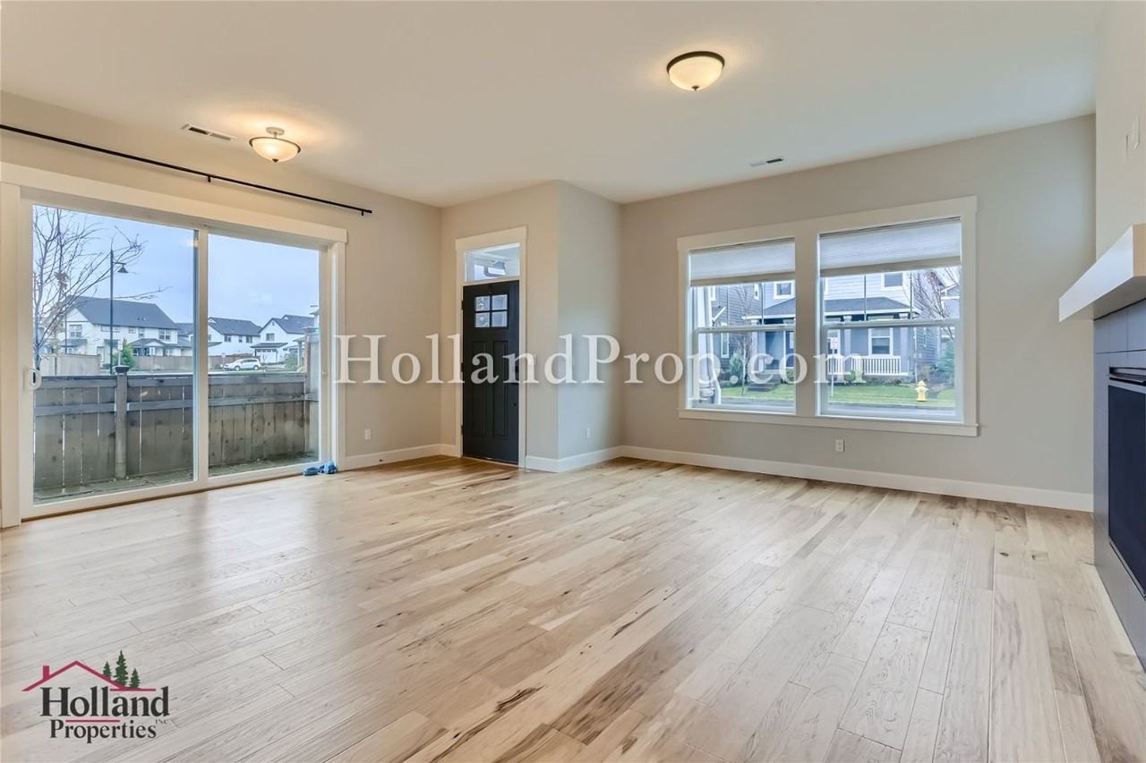 7045 Se Genrosa St - Photo 4 of 18