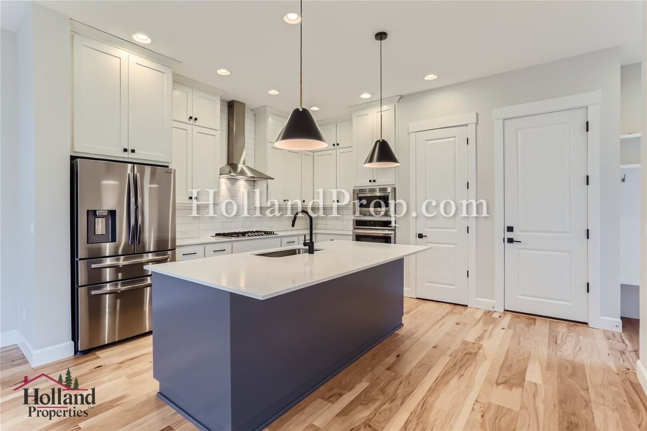 7045 Se Genrosa St - Photo 5 of 18