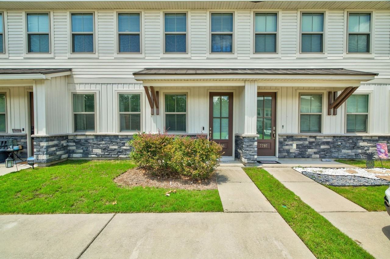 7795 Park Gate Dr - Photo 4 of 36