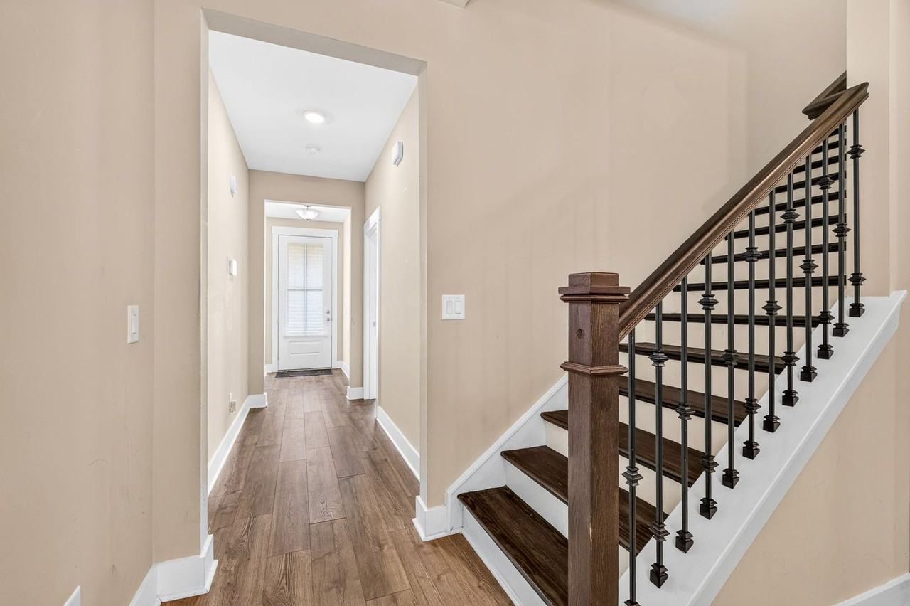 7795 Park Gate Dr - Photo 6 of 36