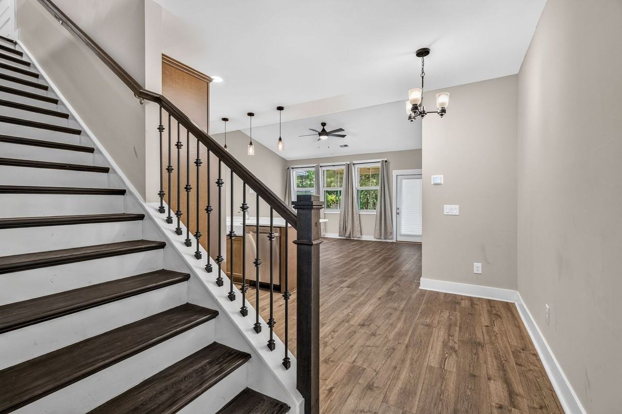 7795 Park Gate Dr - Photo 7 of 36