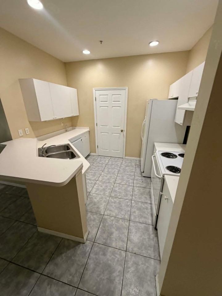 3602 Skyline Blvd #202 - Photo 3 of 9