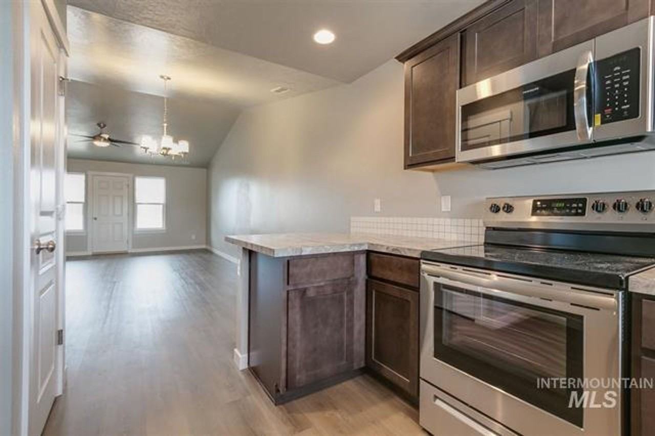 3093 Nw 11th Ave - Photo 2 of 9