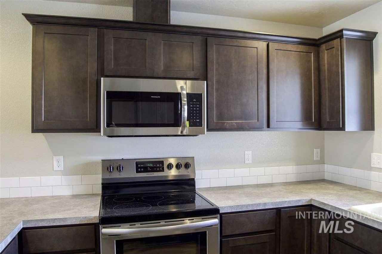 3093 Nw 11th Ave - Photo 3 of 9