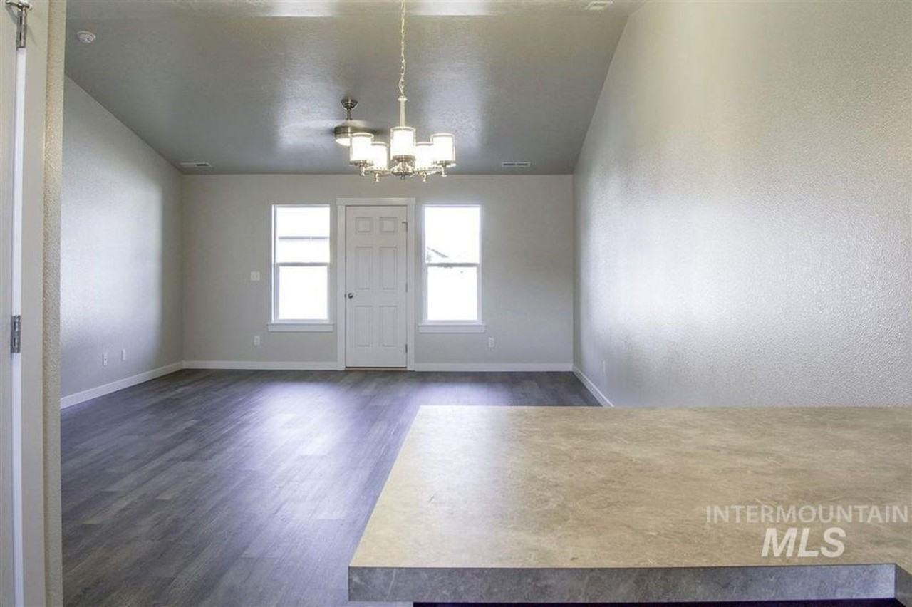 3093 Nw 11th Ave - Photo 4 of 9