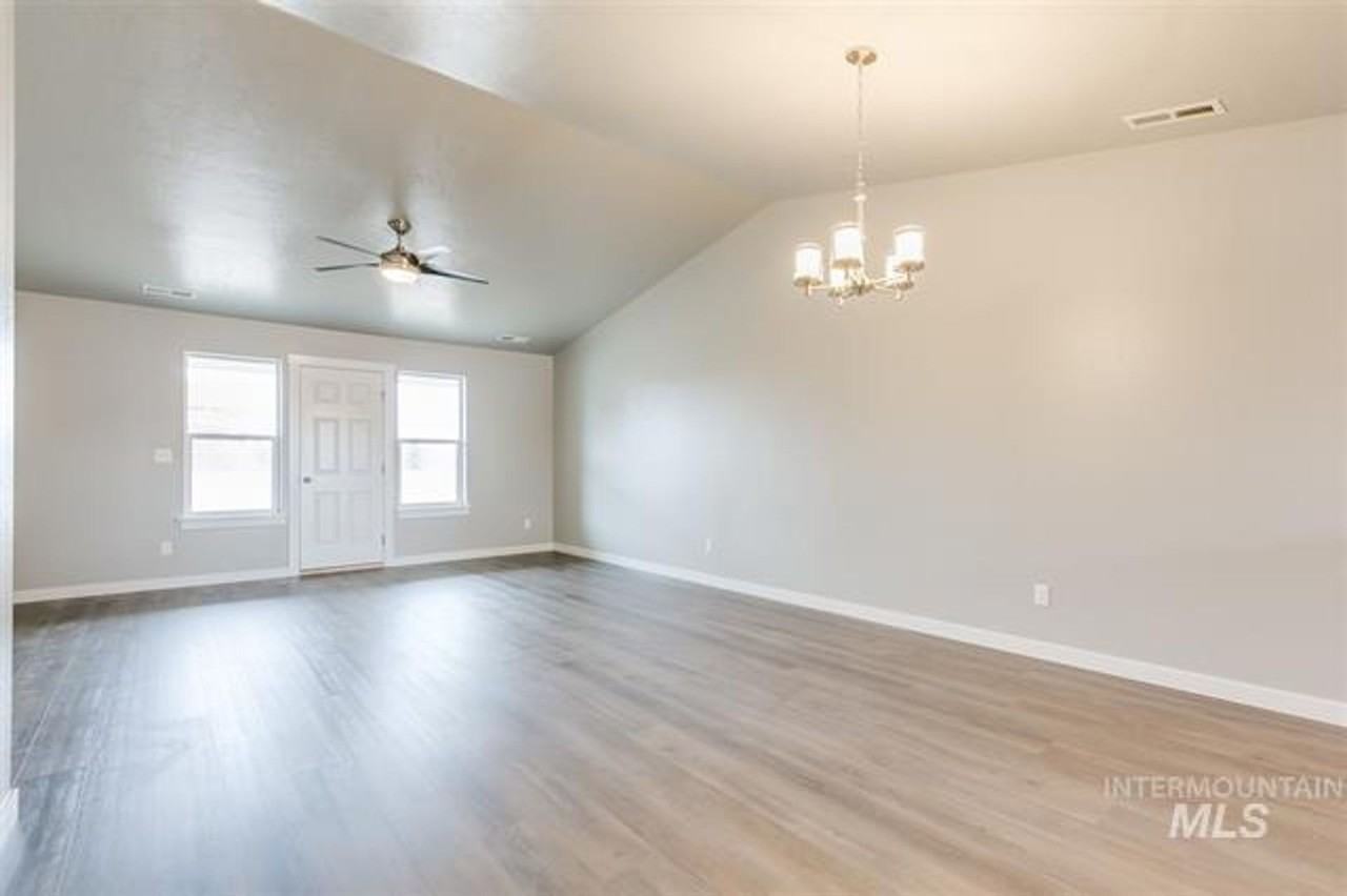 3093 Nw 11th Ave - Photo 5 of 9