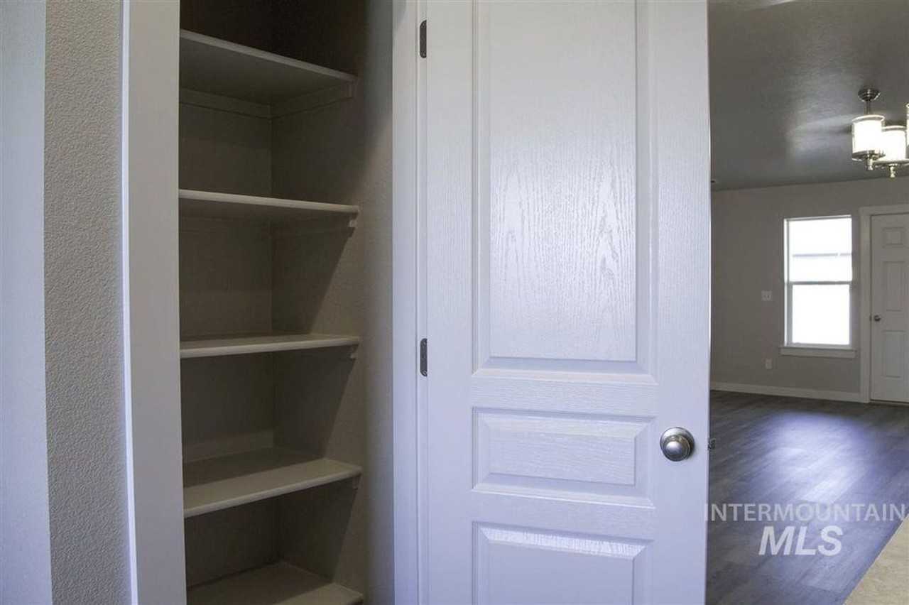 3093 Nw 11th Ave - Photo 6 of 9