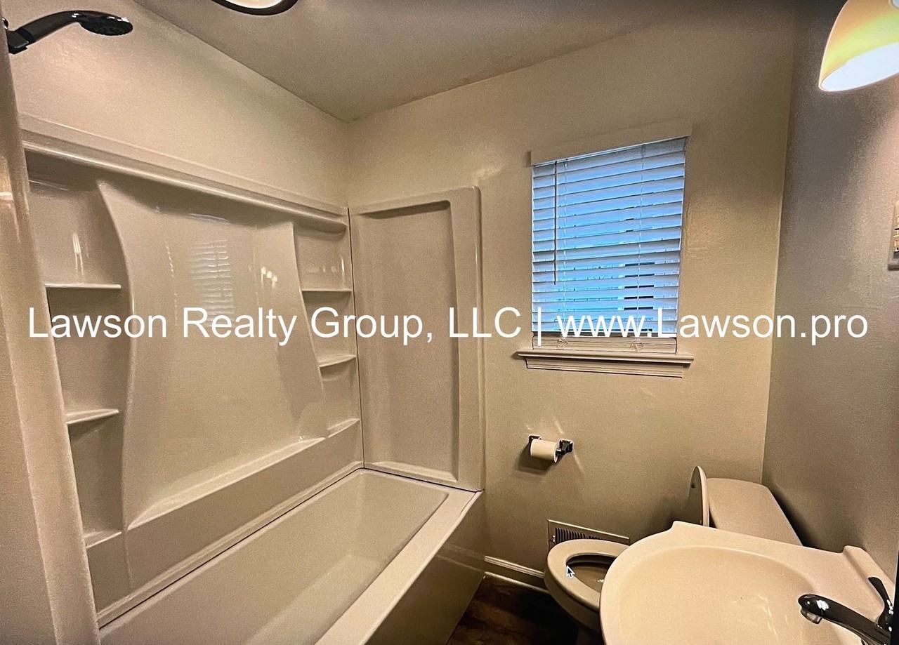 713 Oakview Dr - Photo 6 of 14