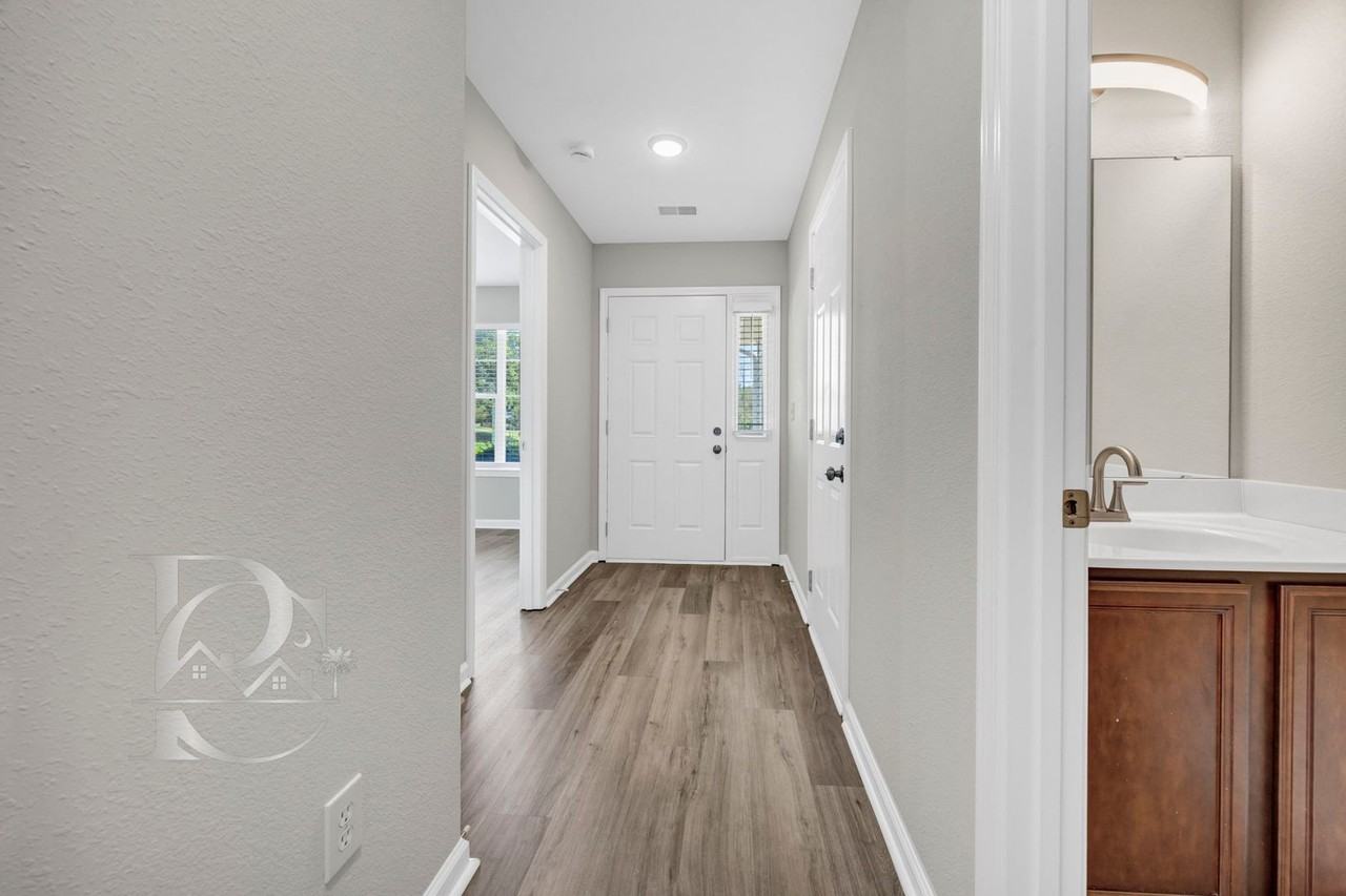 508 Lanesborough Dr - Photo 4 of 31