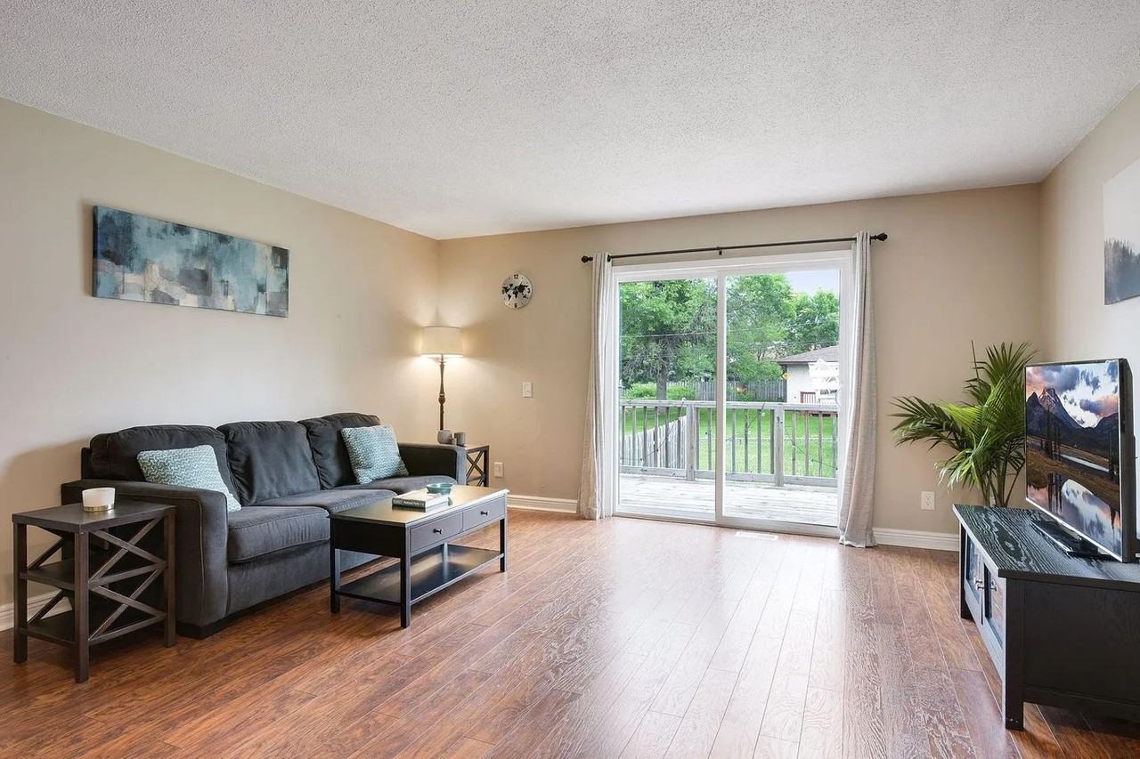 1027 24th Ave Ne - Photo 3 of 18