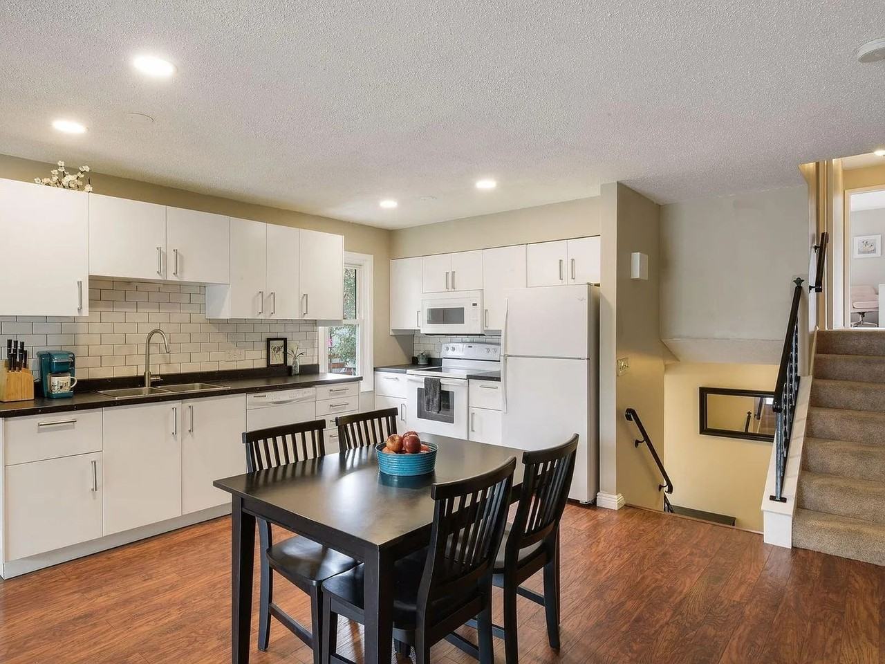 1027 24th Ave Ne - Photo 5 of 18