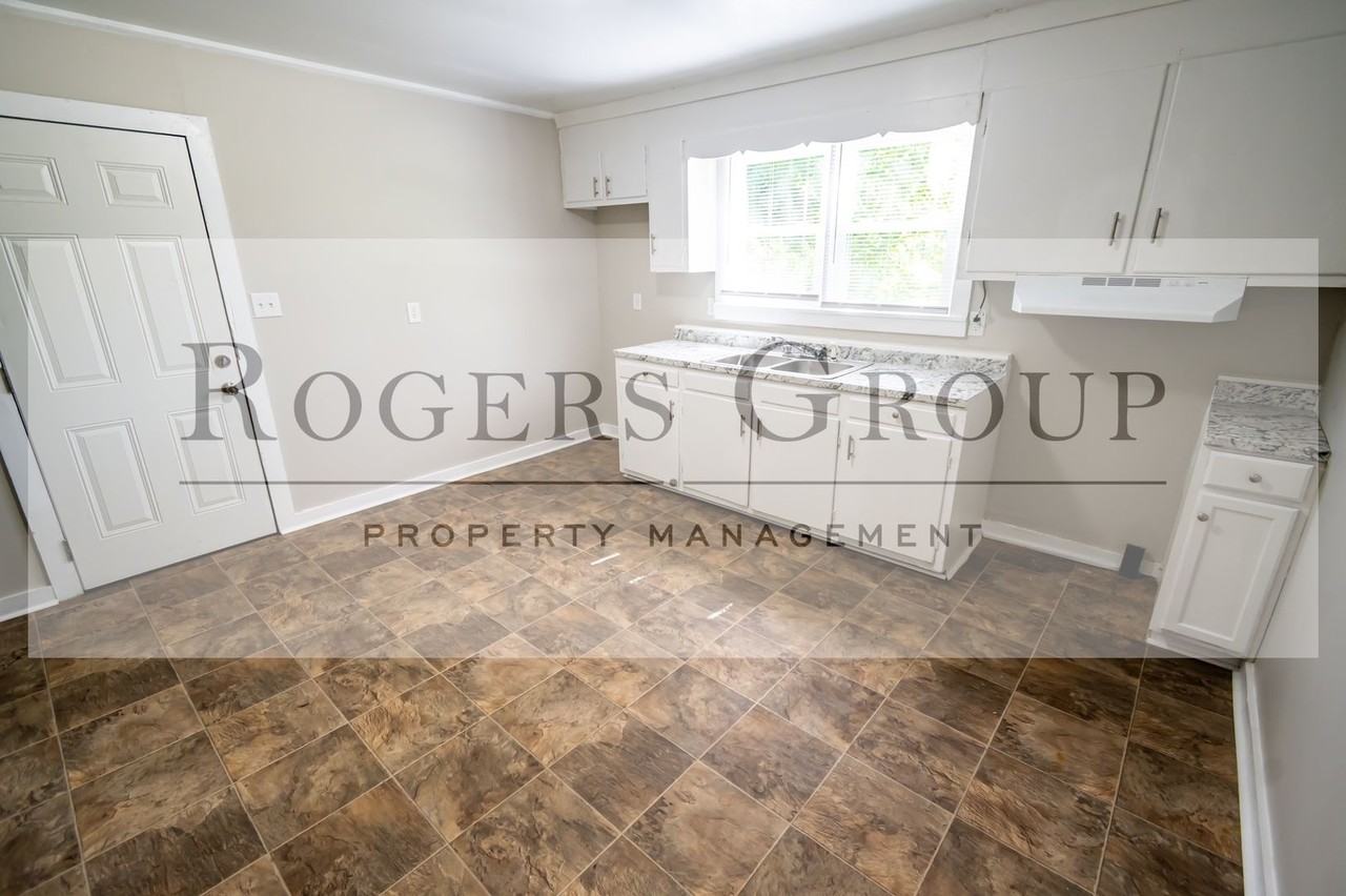 725 John St - Photo 2 of 8