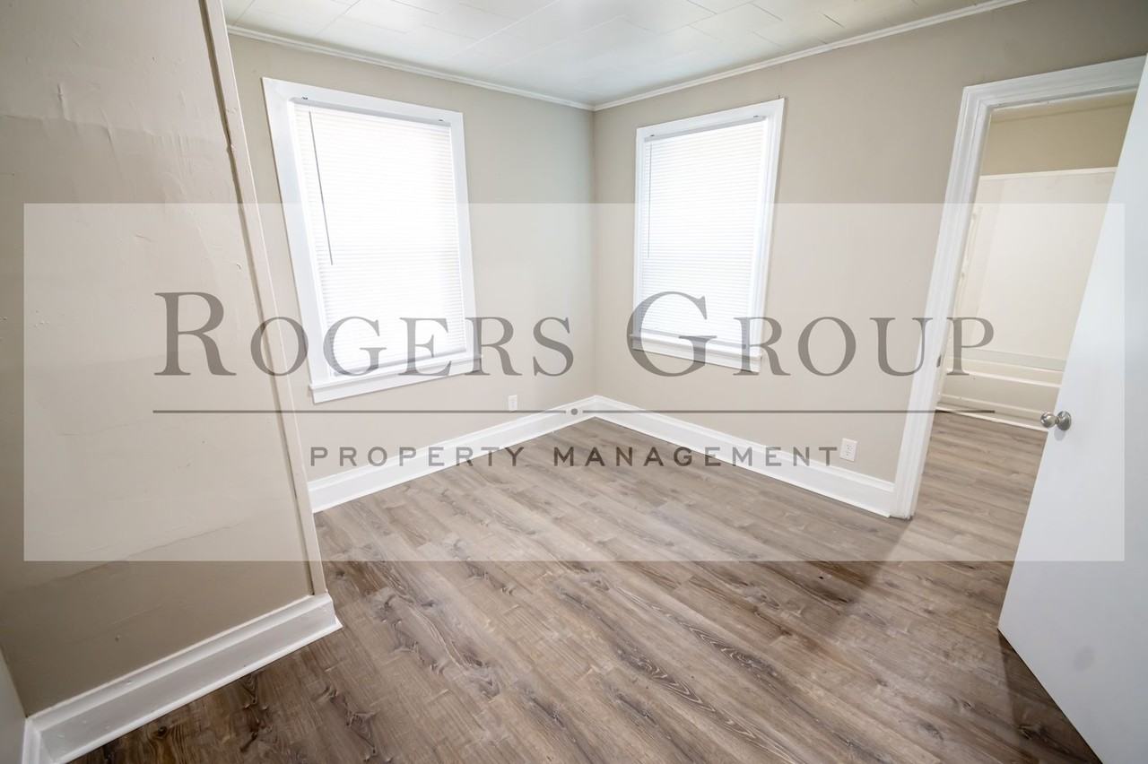 725 John St - Photo 6 of 8