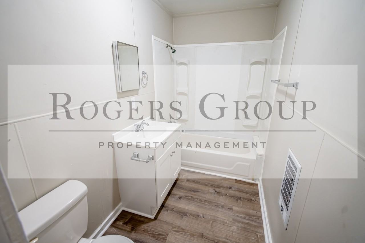 725 John St - Photo 7 of 8