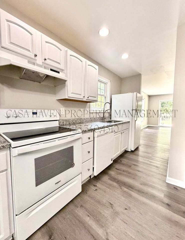 1522 Linden Ave - Photo 5 of 19