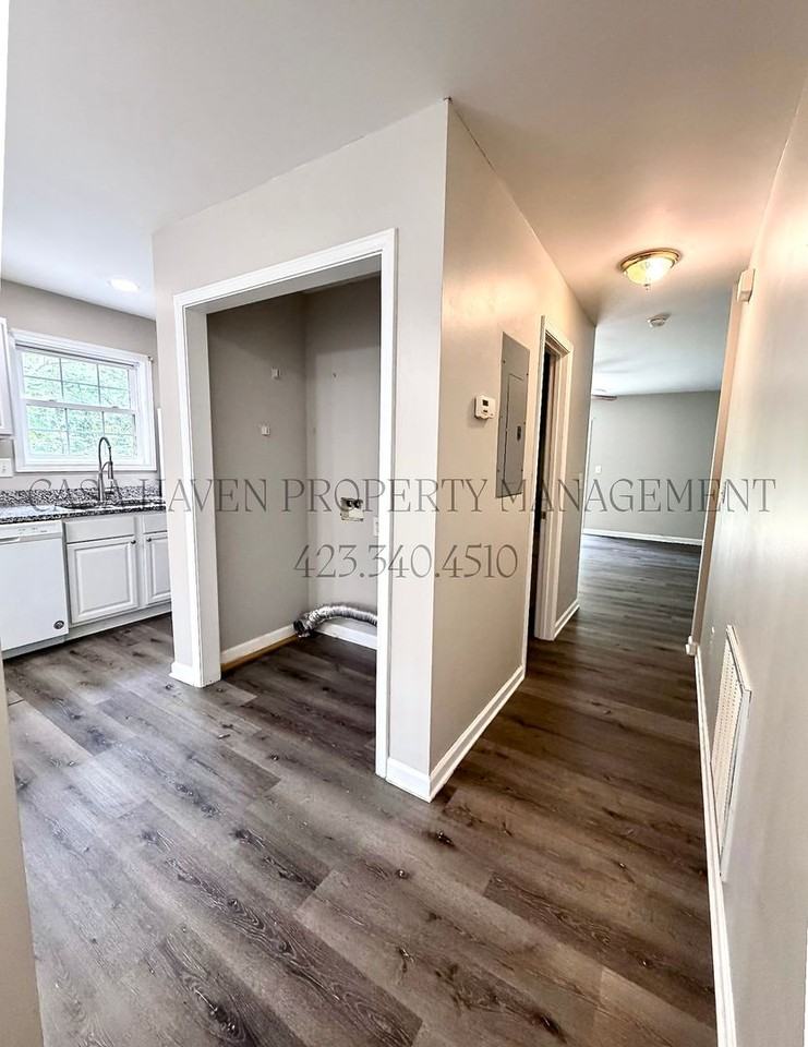 1522 Linden Ave - Photo 6 of 19