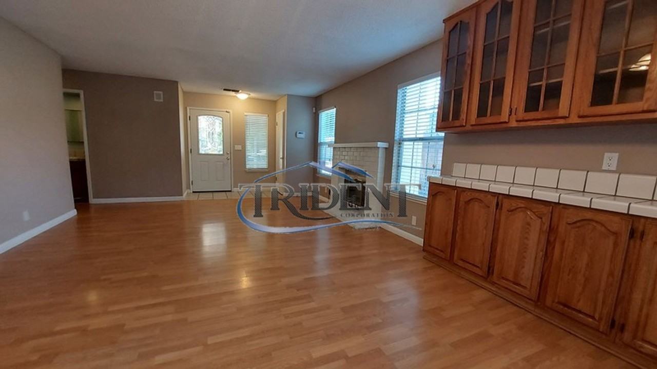 1744 Greengate St - Photo 4 of 24