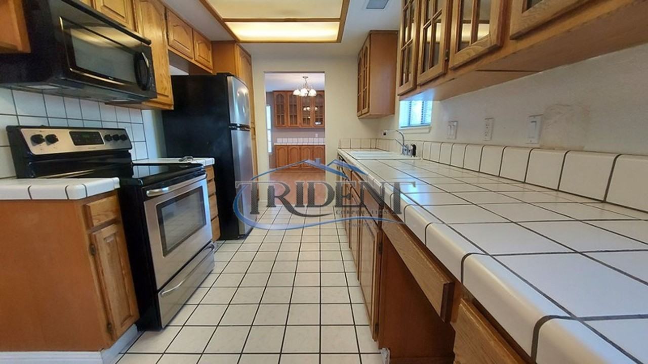 1744 Greengate St - Photo 6 of 24