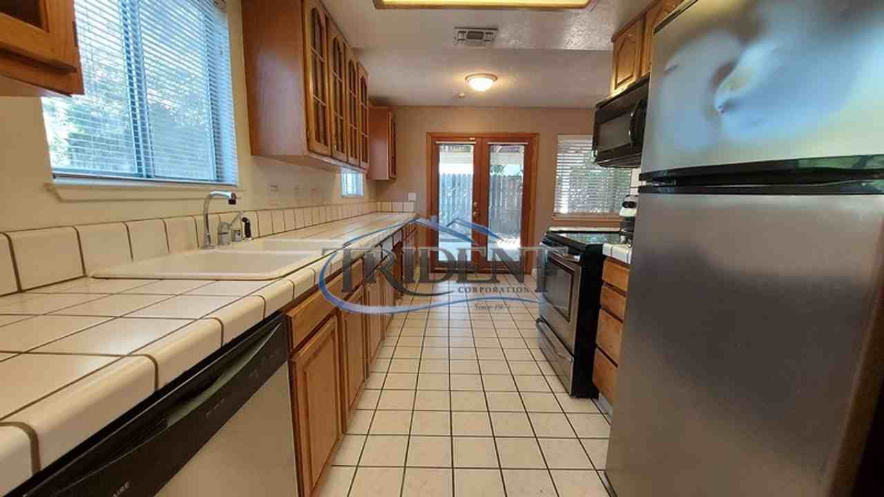 1744 Greengate St - Photo 7 of 24