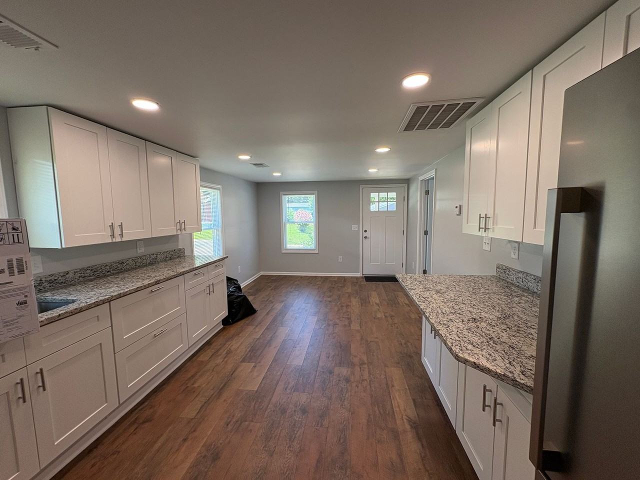 206 Hillcrest Dr - Photo 3 of 8