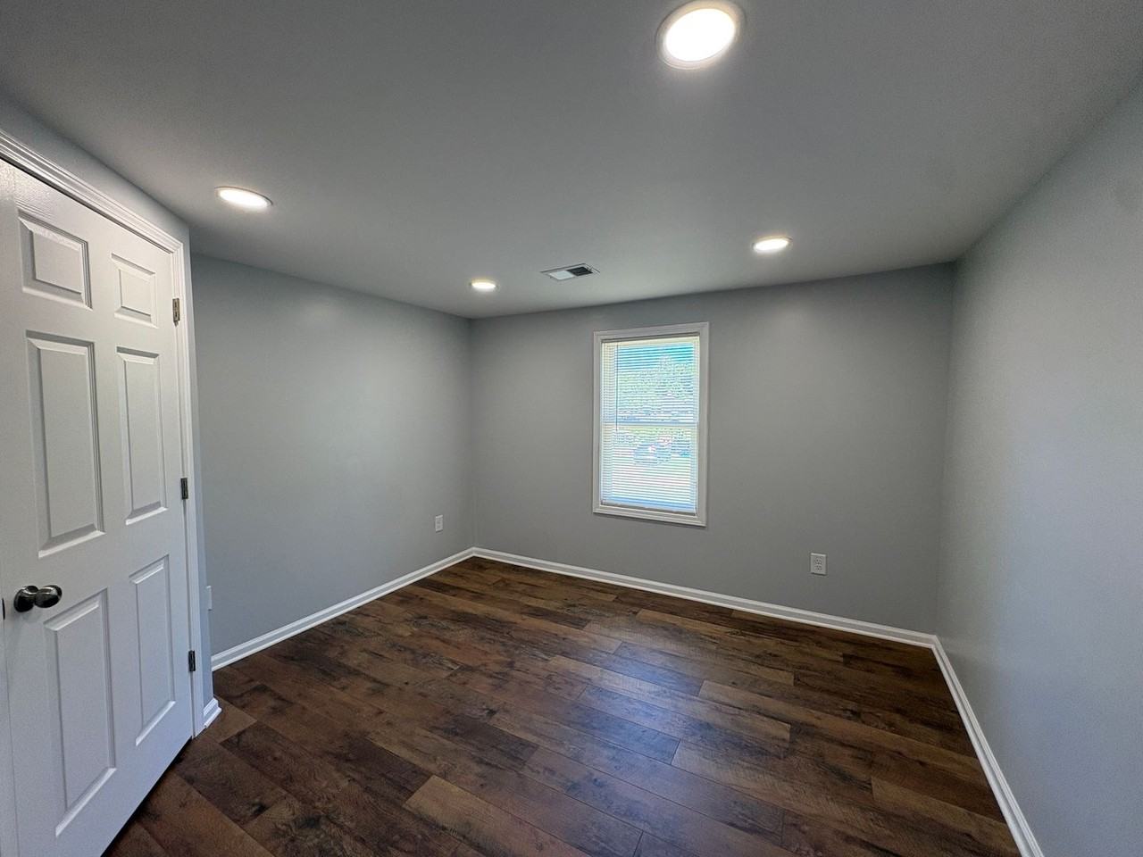 206 Hillcrest Dr - Photo 4 of 8