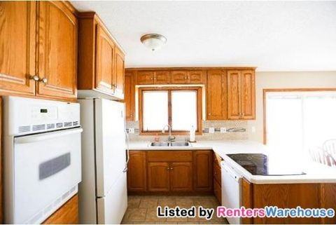 6840 Jefferson St NE - Photo 3 of 15