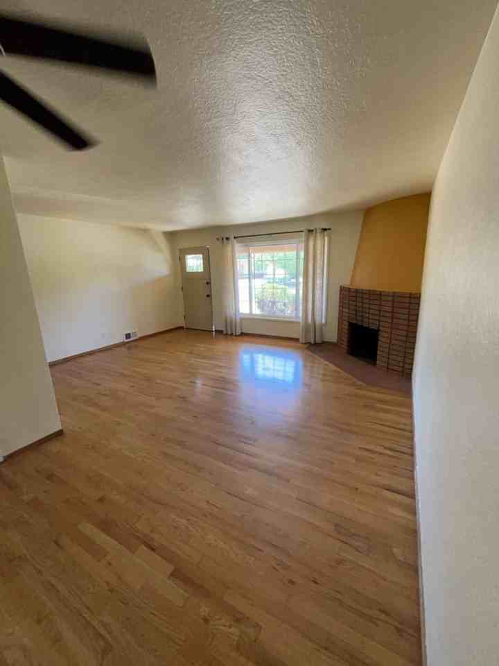 6013 Zimmerman Ave Ne - Photo 3 of 25
