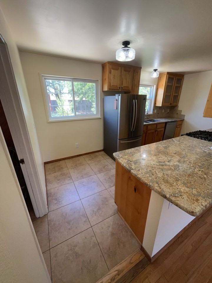 6013 Zimmerman Ave Ne - Photo 4 of 25