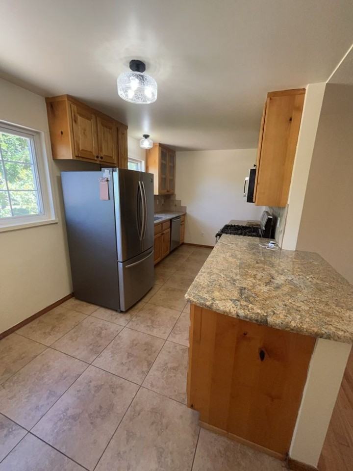 6013 Zimmerman Ave Ne - Photo 5 of 25